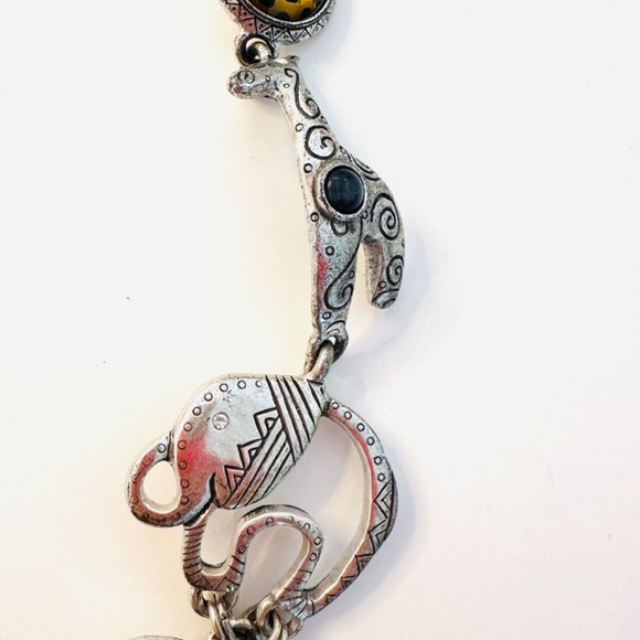 Vintage Safari Style Bracelet Elephant Giraffe Magnet Closure - Picture 3 of 5